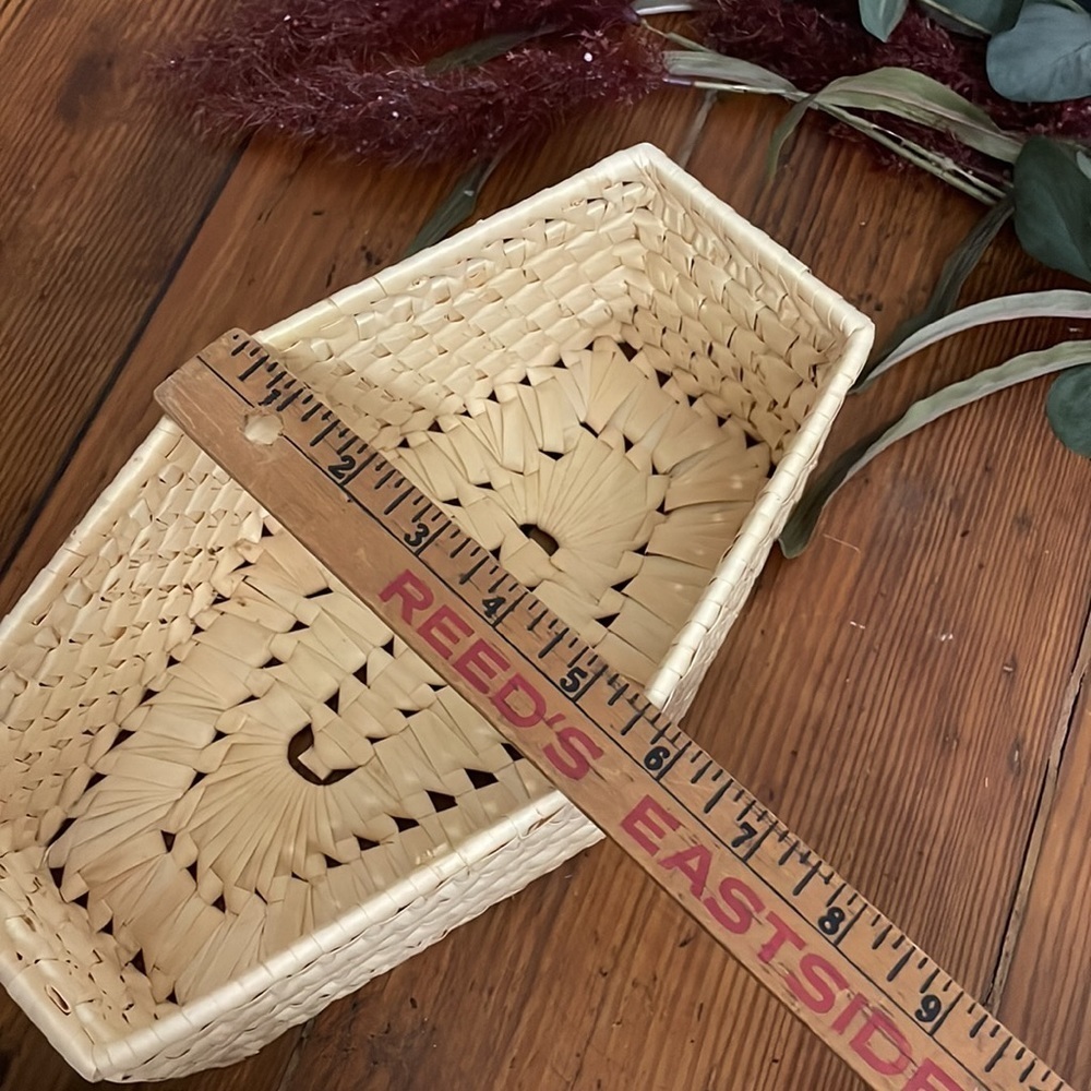 Vintage Boho Woven Wicker Straw Basket with Lid - Picture 9 of 11